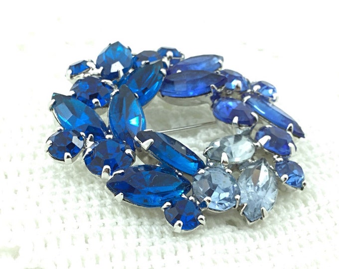 Sparkly Blue Weiss Rhinestone Brooch, Montana blue rhinestones, sapphire blue, light blue. High end brooch.