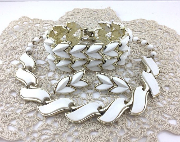 Coro Vintage White Thermoset Parure Jewelry Lot Necklace, thermoset bracelet, thermoset earrings, 1950s White Thermo Plastic.Holiday