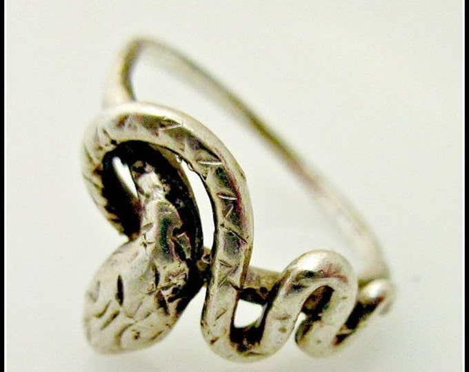 Sterling silver Snake Ring - size 6 - slivering snake