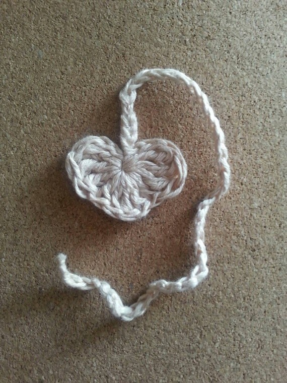 Heart shaped umbilical cord tie. All natural linen fibers and