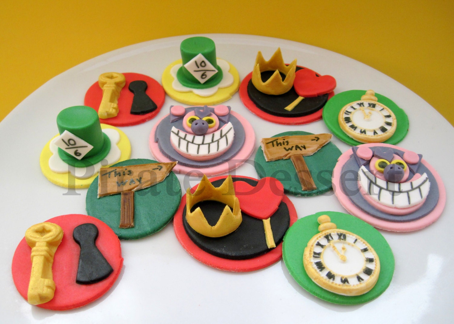 Edible Alice in Wonderland Cupcake toppers Un Birthday Party