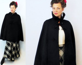 Cape / Wool Cape / Black Cape / 1940s Cape / 40s Cape / Winter Cape / Cloak / Wool Cloak / Black Cloak