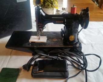 Singer Featherweight 221-1 Portable Electric Sewing Machine- excellent condition