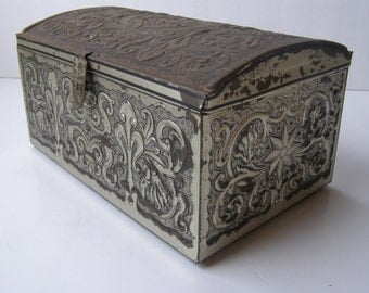 Vintage Stunning Decorative Tin Box - Free Shipping