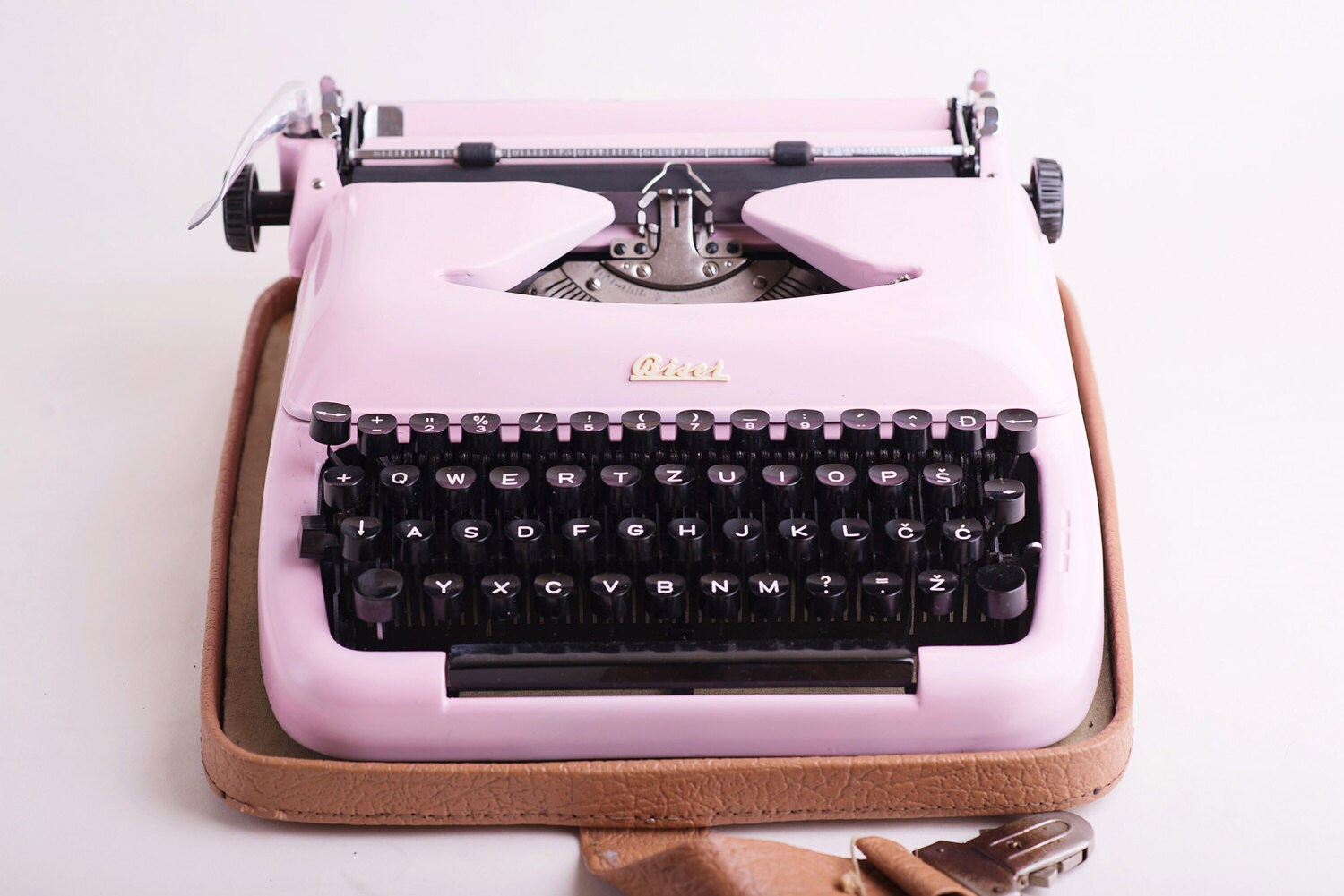 Typewriter retro Pink / Mid Century 60s Bridal gift