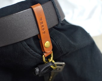 PERSONALIZED keychain leather, vegtan keychain, gift idea, vegetable tanned, keychain hanging belt
