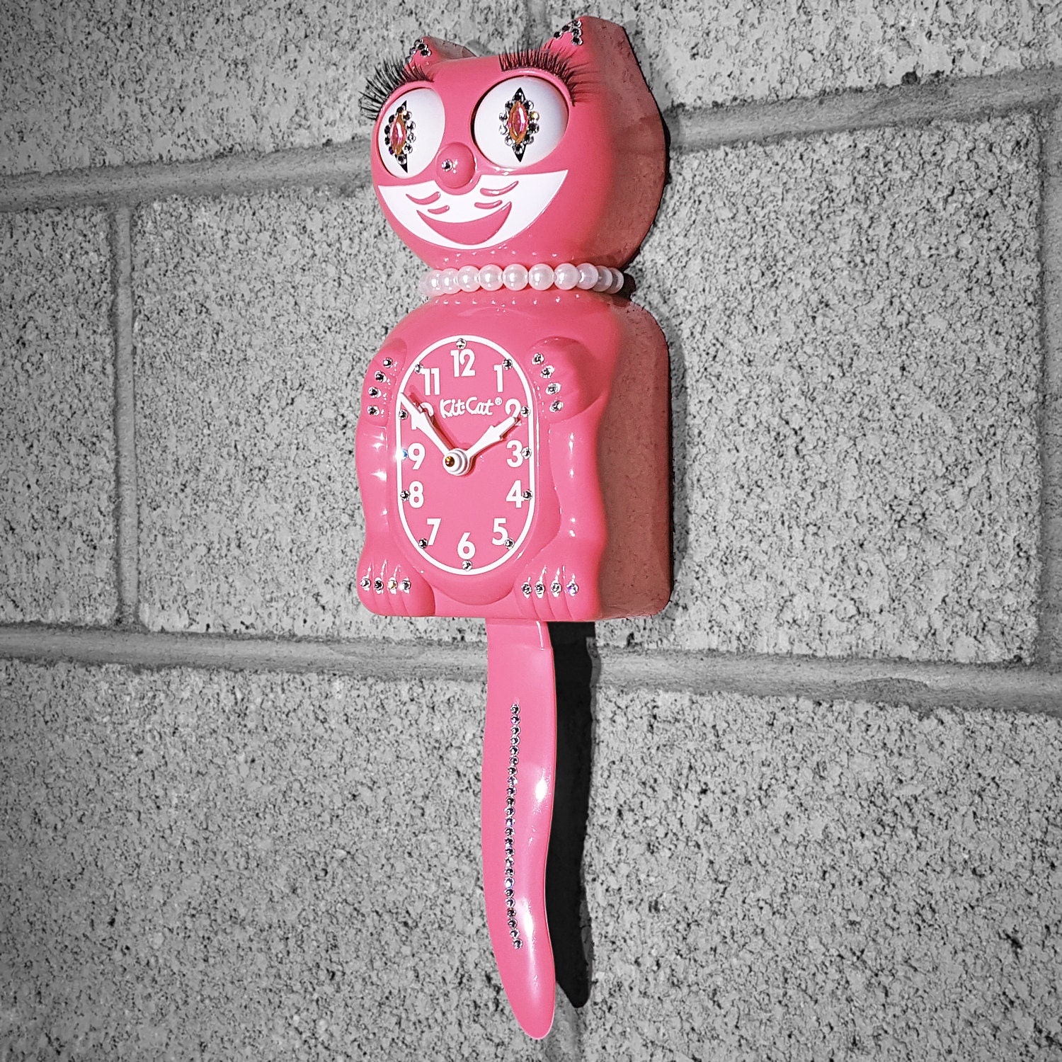 Pink STRAWBERRY Official LADY Kit Kat Cat Clock Klock Jeweled