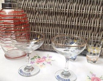 Champagne glasses: two 1970s vintage Babycham glasses with sweet deer motif, great vintage champagne glasses, very collectable