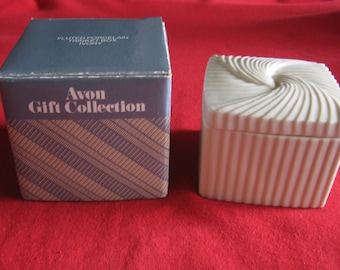 Vintage 1980's Avon Porcelain trinket jewelry Box ivory new in box never used
