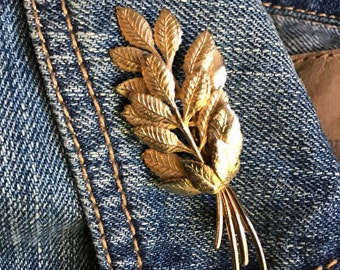Jean Jacket Brooch, Vintage Leaves brooch, goldtone pin, gift idea,Woodlands, Cottage Chic