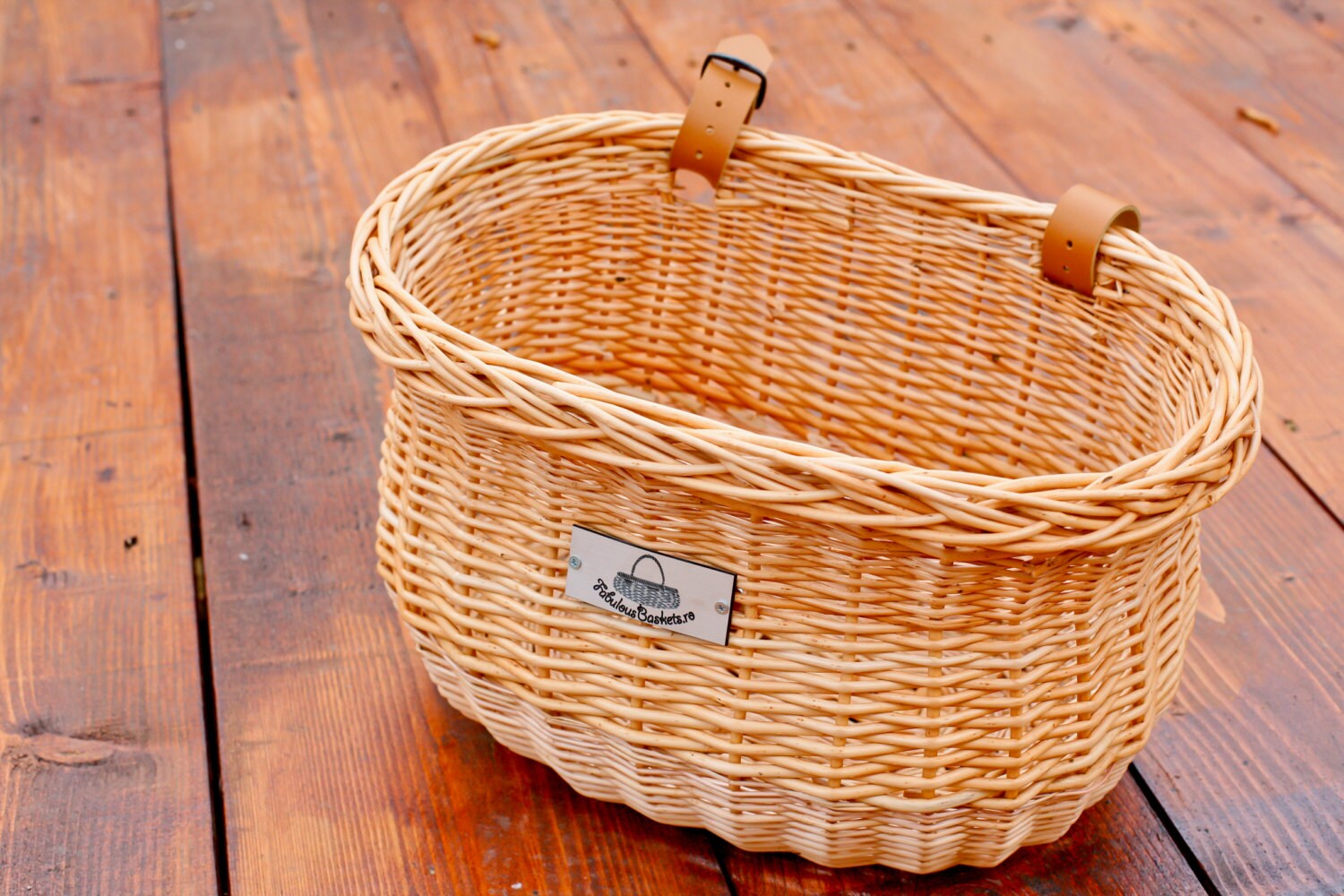 Natural wicker bike basket