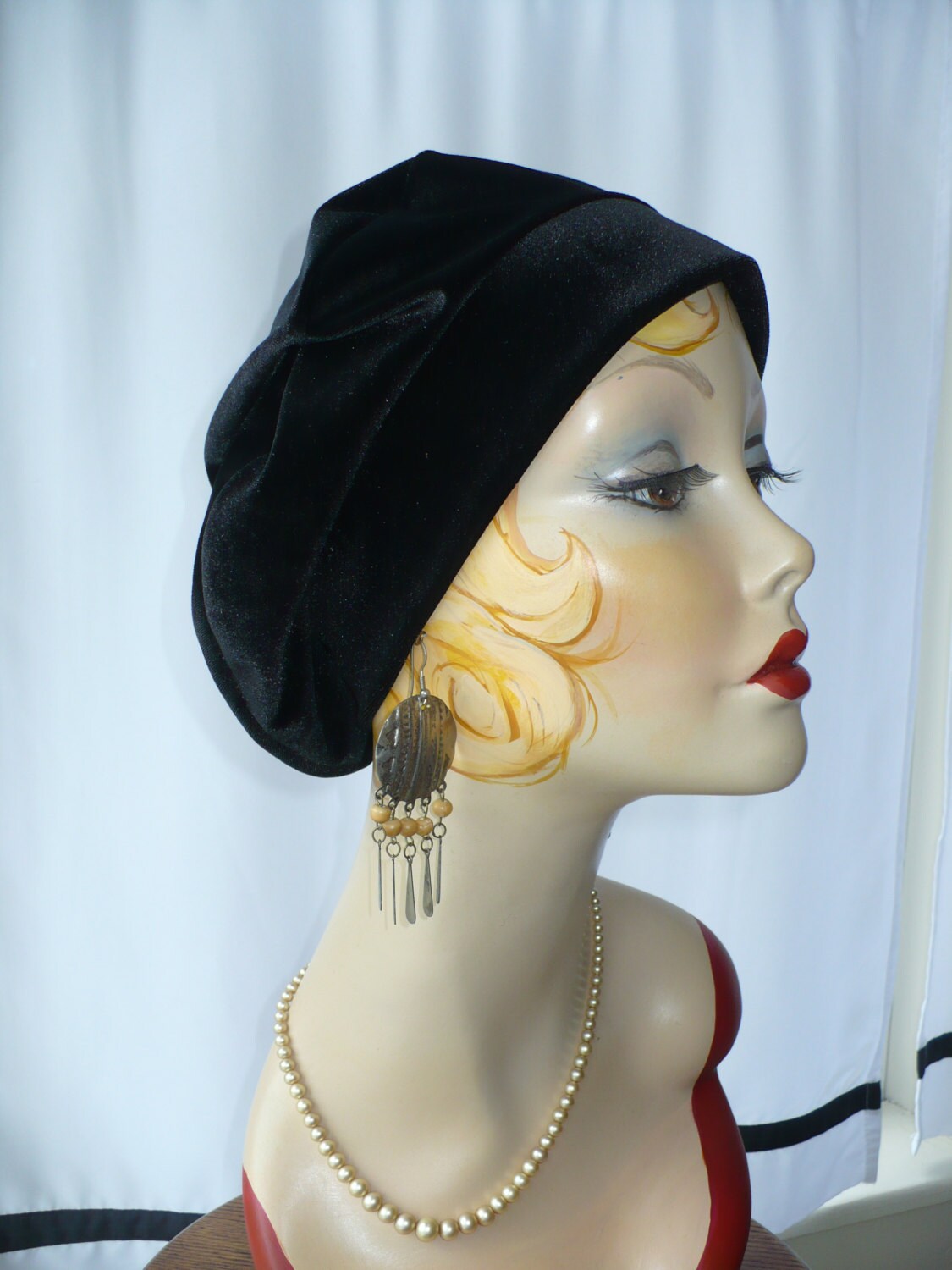 Women's Black Velvet Beret
