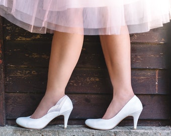 White pumps / wedding day pumps / vegan bridal pumps / high heel pumps / stunning non leather pumps / classic white shoes / pumps for brides