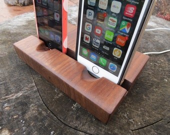 Dual iPhone Docking Station for 6 / 6S / 7 - Locks Charging Cable