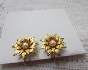 Vintage estate dainty pearl flowers 60's clip on earrings prom, wedding bridal
