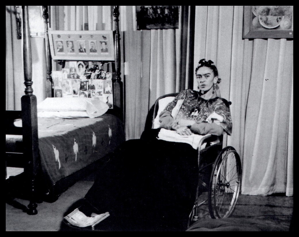 frida-kahlo-photograph-by-alvarez-bravo-frida-in-her