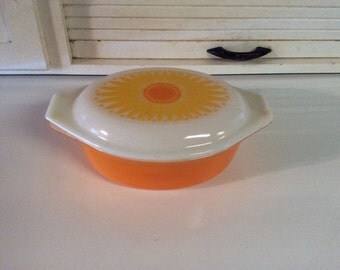 Pyrex Daisy 043 Casserole with Lid