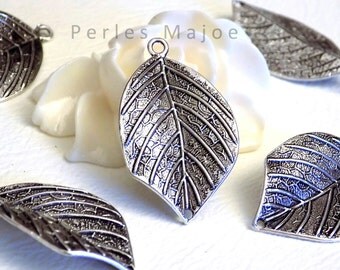 connecteur forme feuille décoré couleur argent antique 33x20x4 mm