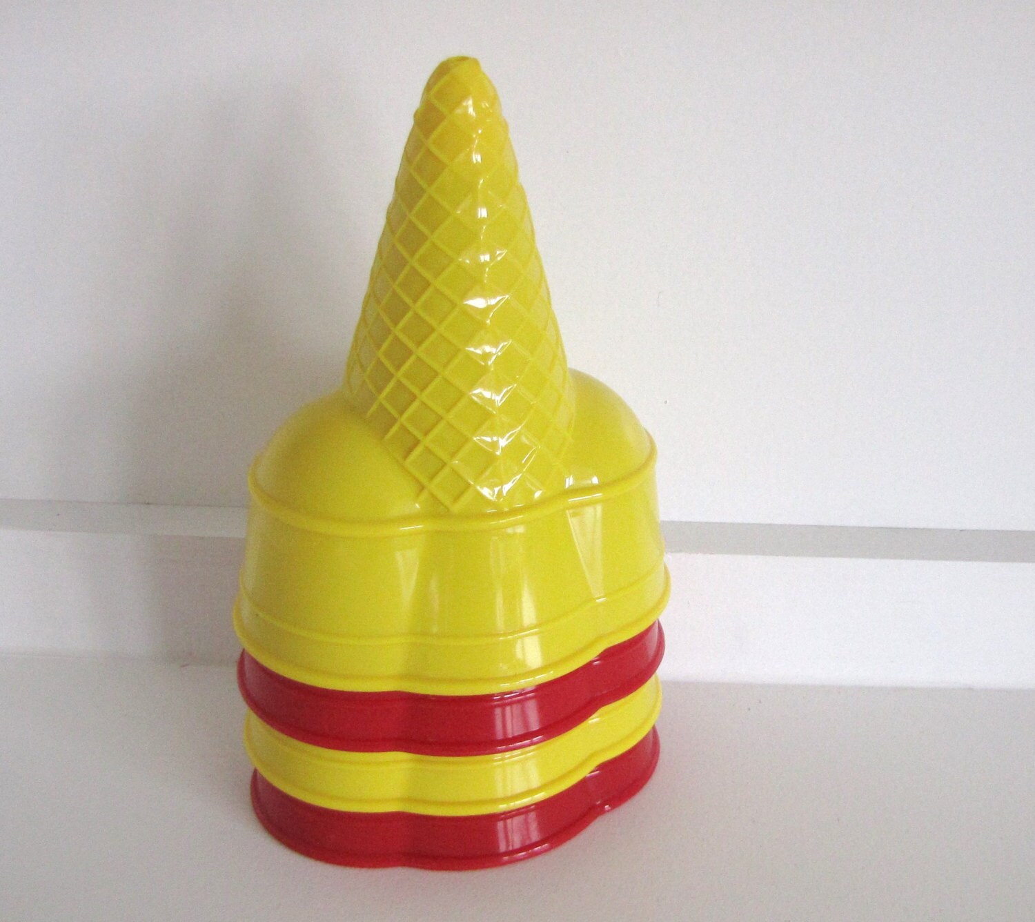 Vintage IceCream Bowls/Cones Kitsch Retro Novelty