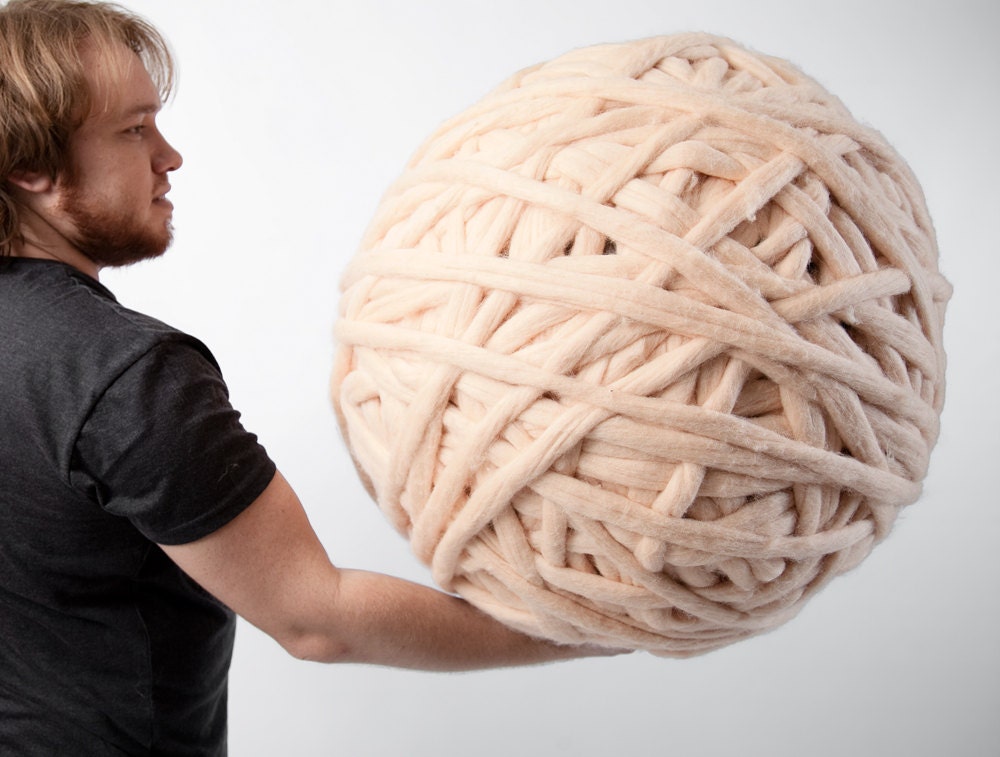 Chunky yarn 100% Merino Wool 19 microns. Huge skein of super