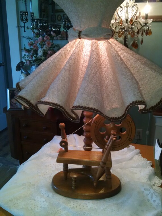 Spinning wheel lamp Vintage lamp Spinning loom yarn