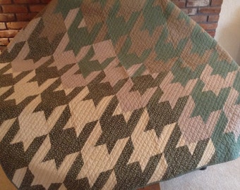 Green Hounds Tooth Quilt
