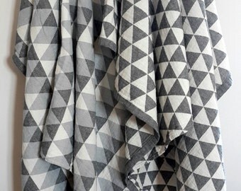Triangle Yellow Pattern Print Blanket