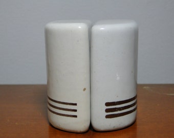 ART DECO Salt & Pepper Shakers Set - Great Item!