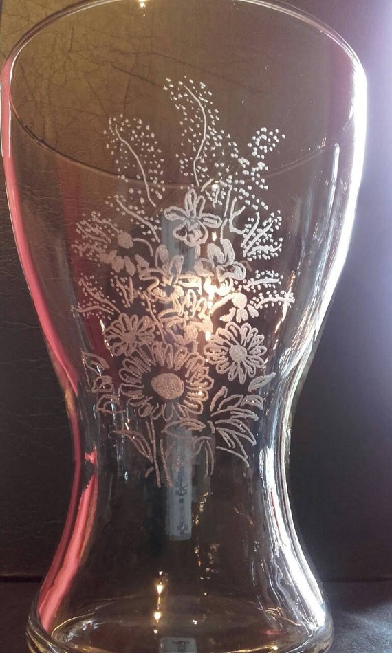 Hand engraved flower vase birthday anniversary gift house