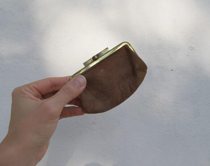Leather coin purse, small beige or oatmeal suede leather kisslock wallet, 1970's ladies household budget purse