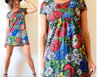 SUMMER SALE/ 30% off Vintage 70s Floral Print Babydoll Mini Dress (size small, medium)