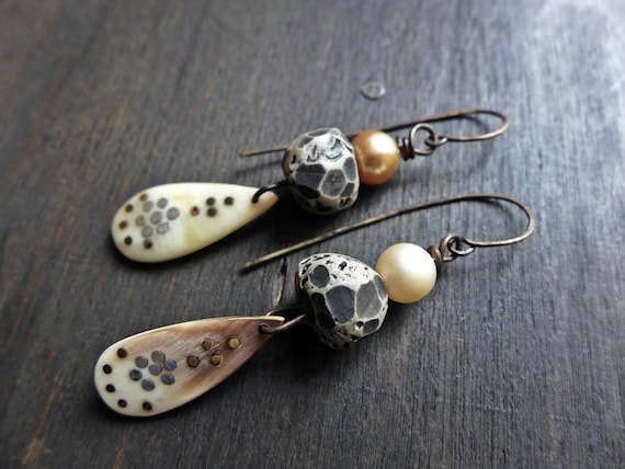 A Quiet Afternoon. Simple dangle earrings with art beads by fanciful devices