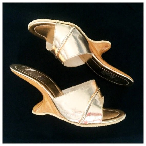Vintage 1950s 60s GOLD Boomerang Cantilever Floating Heels