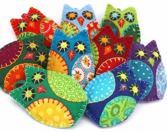 Felt owl ornaments, Felt Christmas Ornaments, Owl Christmas ornaments, Colourful patchwork owls, Hanging owl decorations, Bird ornaments.