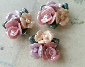 22mm Two Holes and Flat Back Glazed Porcelain Cluster Roses (t.a)
