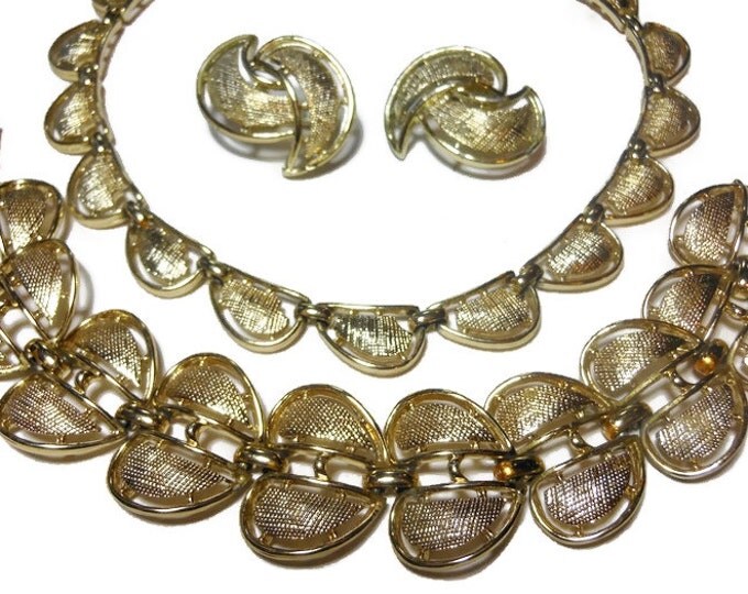 FREE SHIPPING Coro parure set, adjustable gold plated link choker, bracelet and earrings, textured light gold set, 1950s early 60s, rare!