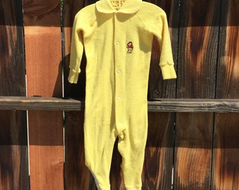 VTG Winnie The Pooh Yellow Footed Sleeper Sz 12-24M Yellow Terry Cloth Plastic Feet