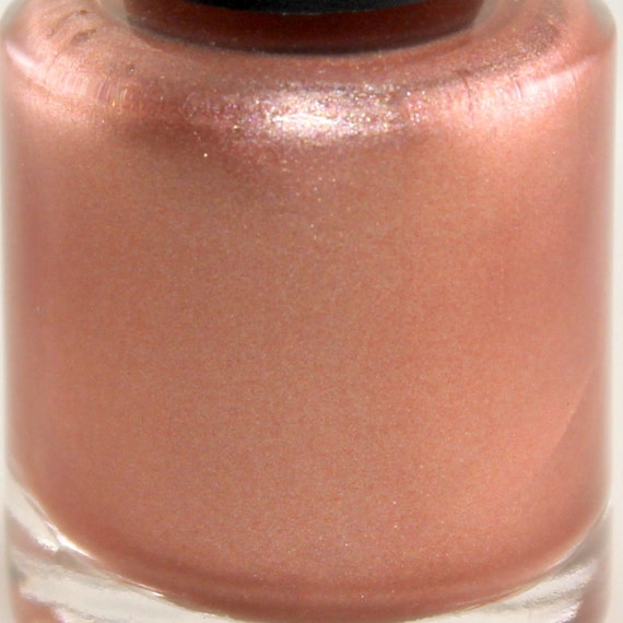 White Desert With a Torn Tree HD wallpaper