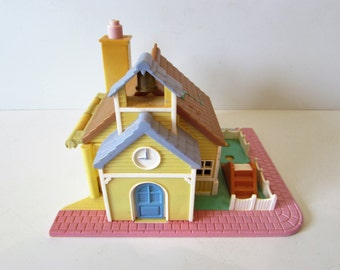 Wonderful Vintage Polly Pocket 1993 School House Play Set - No Figures. /MEMsArtShop.