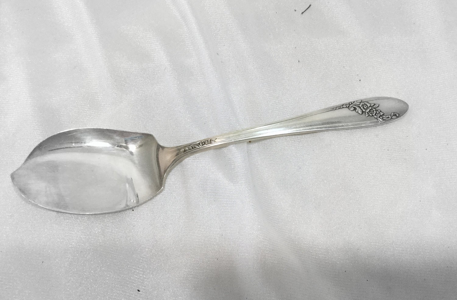 Queen Bess II Tudor Plate Oneida Community Sugar Shifter Spoon