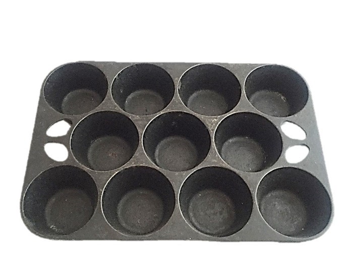 GRISWOLD Rare No. 10 Larger Popover Cast Iron Pan 11 Deep Cups 949D - ERIE Muffin Pan