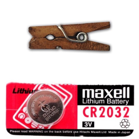 paper clips CR2032 AA batteries LED batteries LED battery