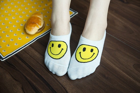 socks with smiley face on ankle