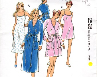 OOP 1990s Lingerie Nightgown & Robe Pattern - Vintage Kwik Sew 2528 - Bust 31 to 45 UNCUT
