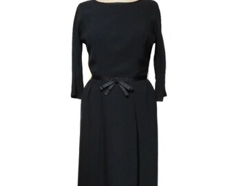 vintage 1960s little black wiggle dress / rayon / lbd / pinup pin up / bombshell / Mad Men / women's vintage dress / size medium