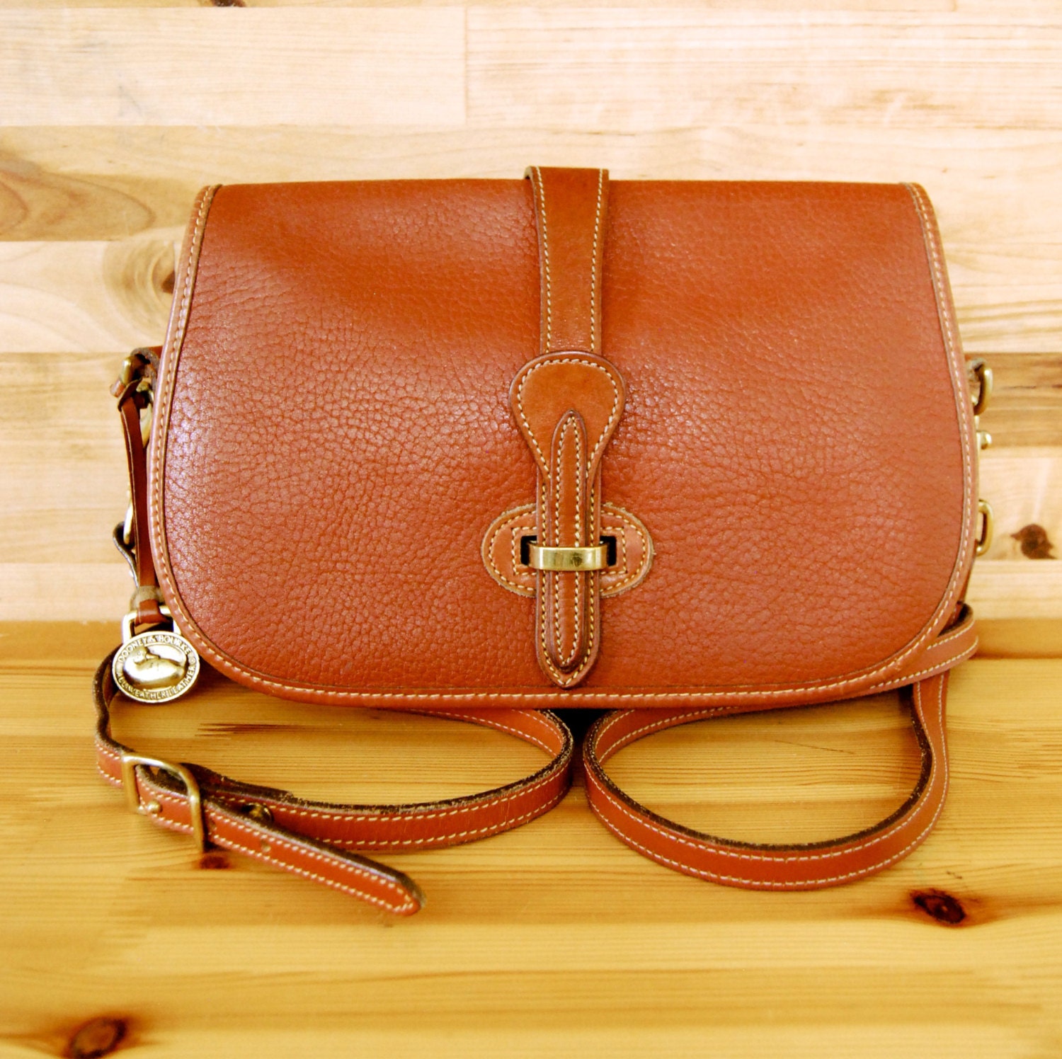 Vtg. Dooney and Bourke Tan Pebbled Leather Crossbody // Dooney