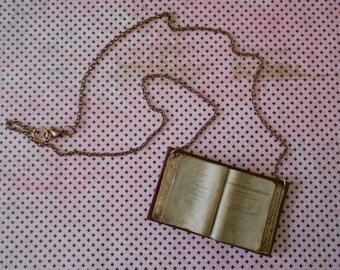 Necklace Open book "A Sherlock Holmes investigation"