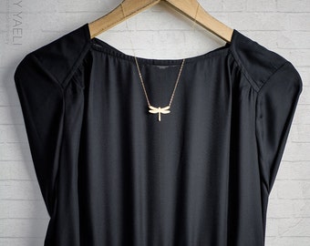 Dragonfly necklace, Animal necklace, gold dragonfly pendant, gold necklace, gift under 50, dainty necklace, unique necklace, gift for her.