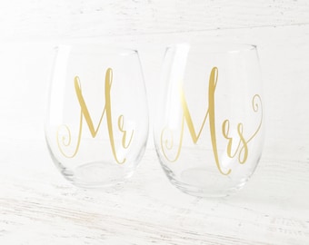 Mr and Mrs Wine Glasses, Mr and Mrs Gifts, Mrs and Mrs, Wedding Gift, Couples Gifts, Wine Glass Set, Stemless Glasses - Set of 2 Glasses