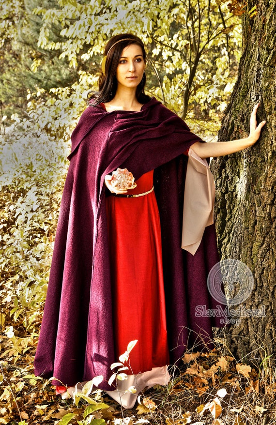 Medieval Woolen cloak AUTUMN PLUM with hood.